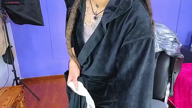 Snapshot of _sharlotte777 chatting on 10/25/25, 02:02 sharlotte777 online show from 10/25/25, 02:02