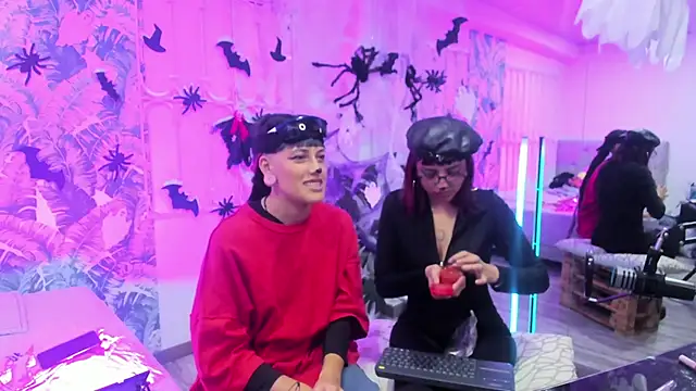 Snapshot of _sharlotte777 chatting on 10/31/25, 03:24 sharlotte777 online show from 10/31/25, 03:24