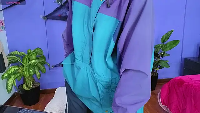 Snapshot of _sharlotte777 chatting on 11/04/25, 01:54 sharlotte777 online show from 11/04/25, 01:54