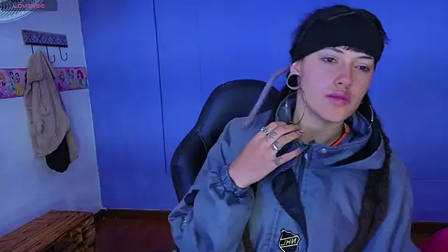 Snapshot of _sharlotte777 chatting on 11/12/25, 01:55 sharlotte777 online show from 11/12/25, 01:55