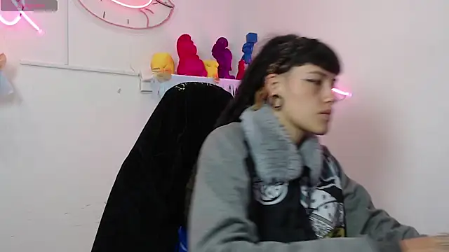 Snapshot of _sharlotte777 chatting on 11/24/25, 01:44 sharlotte777 online show from 11/24/25, 01:44