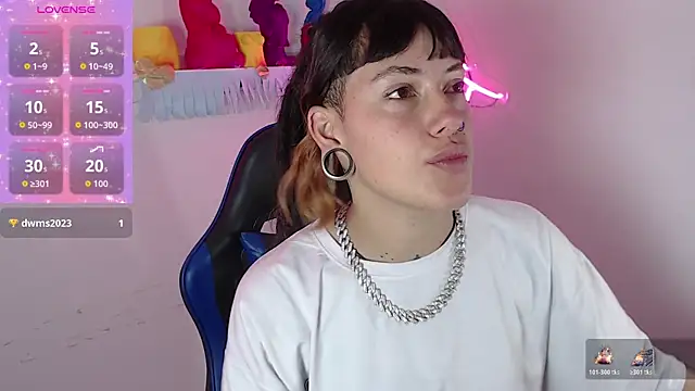 Snapshot of _sharlotte777 chatting on 12/01/25, 02:22 sharlotte777 online show from 12/01/25, 02:22