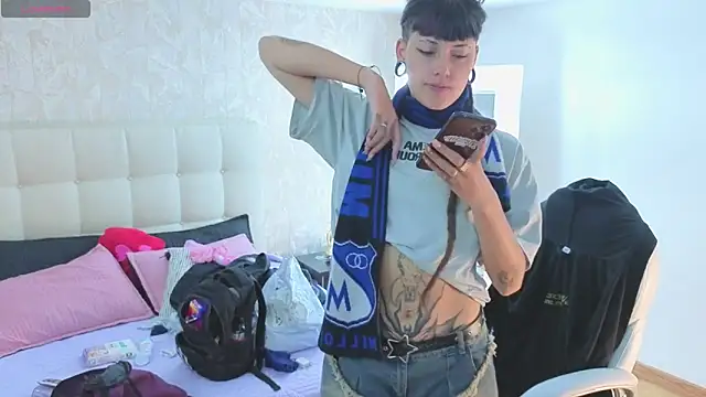 Snapshot of _sharlotte777 chatting on 01/15/26, 12:43 sharlotte777 online show from 01/15/26, 12:43