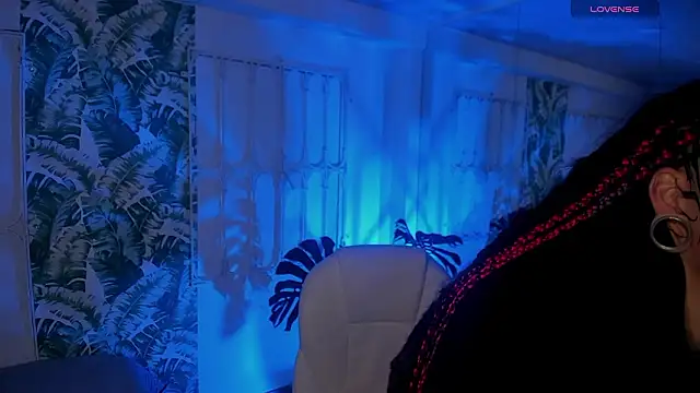 Snapshot of _sharlotte777 chatting on 02/13/26, 01:18 sharlotte777 online show from 02/13/26, 01:18