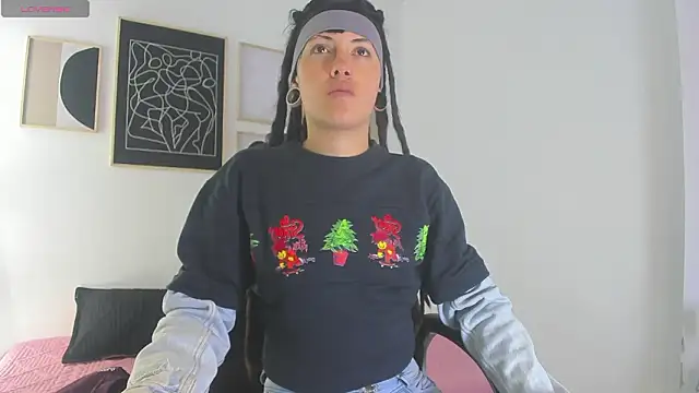 Snapshot of _sharlotte777 chatting on 02/24/26, 02:04 sharlotte777 online show from 02/24/26, 02:04