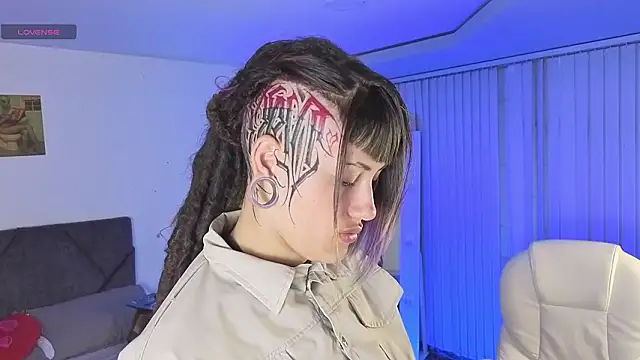 Snapshot of _sharlotte777 chatting on 02/27/26, 01:22 sharlotte777 online show from 02/27/26, 01:22