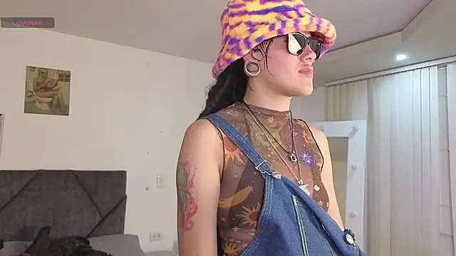 Snapshot of _sharlotte777 chatting on 02/28/26, 05:25 sharlotte777 online show from 02/28/26, 05:25