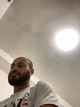 Snapshot of islandvybee55 chatting on 01/04/25, 06:19 islandvybee55 online show from 01/04/25, 06:19