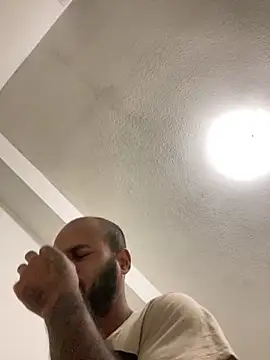 Snapshot of islandvybee55 chatting on 01/09/25, 07:52 islandvybee55 online show from 01/09/25, 07:52