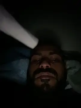 Snapshot of islandvybee55 chatting on 01/31/25, 08:32 islandvybee55 online show from 01/31/25, 08:32