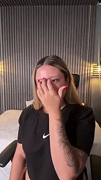 MiaPetit  online show from 12/19/25, 07:10