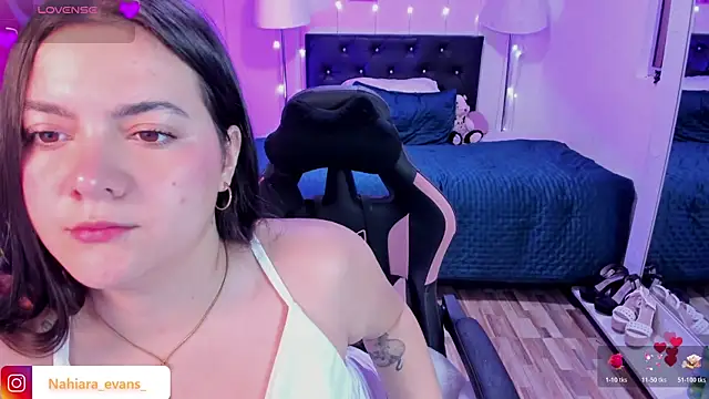 NahiaraEvans  online show from 11/12/25, 12:22