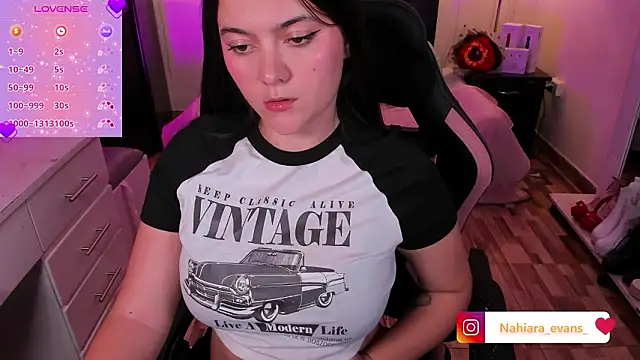 NahiaraEvans  online show from 03/25/26, 08:31