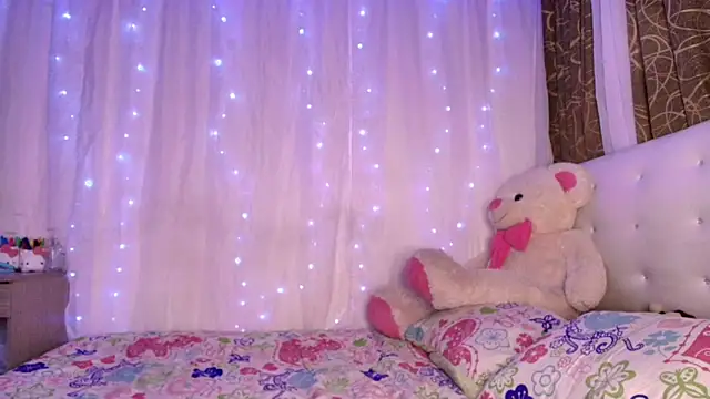 Snapshot of ivonjoness chatting on 05/12/26, 03:47 ivonjoness online show from 05/12/26, 03:47