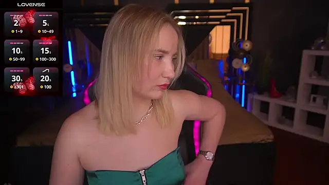 LolaBloomm online show from 02/04/25, 09:52