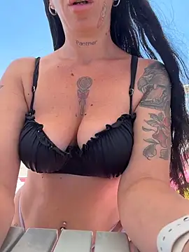 Snapshot of cicciolina chatting on 06/15/26, 12:18 cicciolina online show from 06/15/26, 12:18