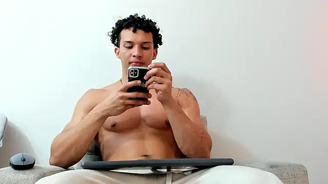 Snapshot of Dominick_star chatting on 01/21/25, 03:48 Dominick star online show from 01/21/25, 03:48