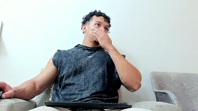 Snapshot of Dominick_star chatting on 02/01/25, 04:35 Dominick star online show from 02/01/25, 04:35