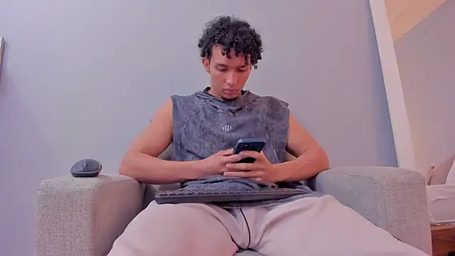 Snapshot of Dominick_star chatting on 10/29/25, 03:31 Dominick star online show from 10/29/25, 03:31