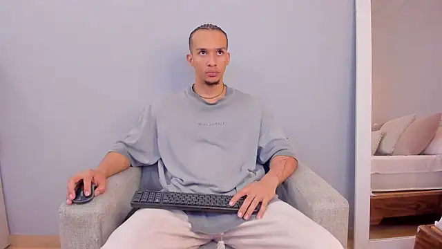 Snapshot of Dominick_star chatting on 11/13/25, 04:22 Dominick star online show from 11/13/25, 04:22