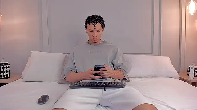 Snapshot of Dominick_star chatting on 11/20/25, 04:01 Dominick star online show from 11/20/25, 04:01