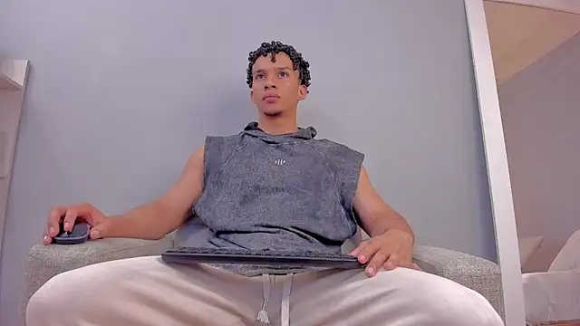 Snapshot of Dominick_star chatting on 11/21/25, 03:38 Dominick star online show from 11/21/25, 03:38