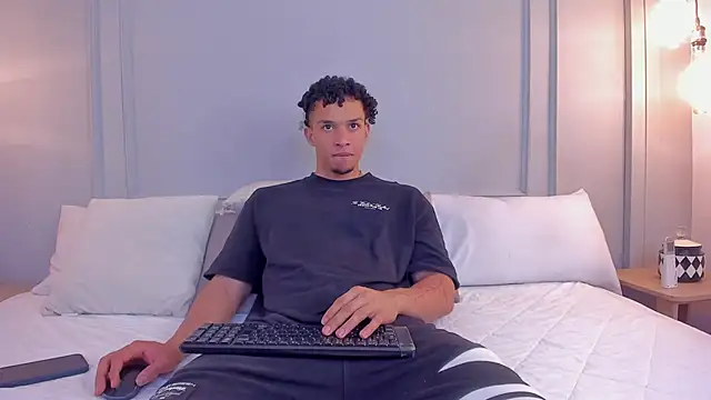 Snapshot of Dominick_star chatting on 12/04/25, 04:33 Dominick star online show from 12/04/25, 04:33