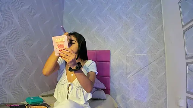 Snapshot of natalia_aguirre1 chatting on 01/11/25, 11:56 natalia aguirre1 online show from 01/11/25, 11:56