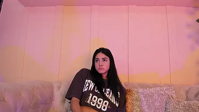 Snapshot of natalia_aguirre1 chatting on 01/17/25, 12:31 natalia aguirre1 online show from 01/17/25, 12:31
