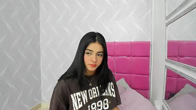 Snapshot of natalia_aguirre1 chatting on 02/02/25, 12:46 natalia aguirre1 online show from 02/02/25, 12:46