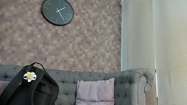 Snapshot of natalia_aguirre1 chatting on 09/18/25, 12:07 natalia aguirre1 online show from 09/18/25, 12:07