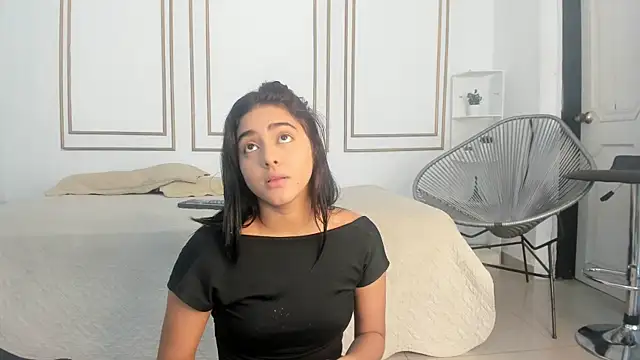 Snapshot of natalia_aguirre1 chatting on 10/05/25, 12:14 natalia aguirre1 online show from 10/05/25, 12:14