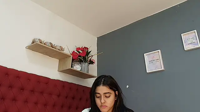 natalia aguirre1 online show from 11/30/25, 12:20