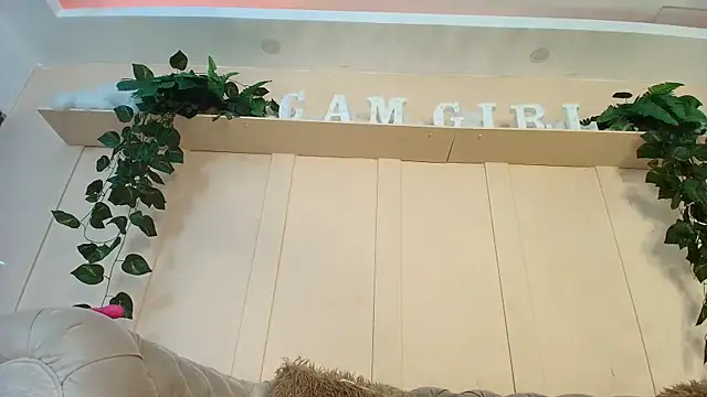 JOCELYN SANTANA1 online show from 12/21/25, 12:01