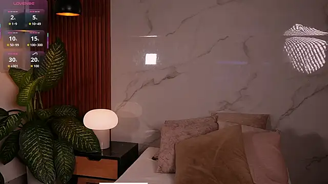 lexiee grey  online show from 05/01/26, 12:21