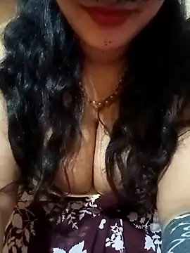 Snapshot of MONA_DARLING31 chatting on 02/24/25, 05:11 MONA DARLING31 online show from 02/24/25, 05:11