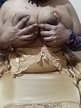 Snapshot of MONA_DARLING31 chatting on 03/05/25, 03:51 MONA DARLING31 online show from 03/05/25, 03:51