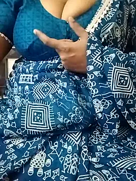 Snapshot of MONA_DARLING31 chatting on 09/22/25, 04:36 MONA DARLING31 online show from 09/22/25, 04:36