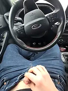 Snapshot of Titanhoott chatting on 12/30/24, 01:36 Titanhoott online show from 12/30/24, 01:36