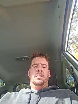 Snapshot of Titanhoott chatting on 10/30/25, 12:50 Titanhoott online show from 10/30/25, 12:50