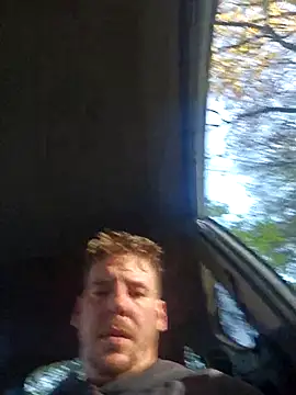 Snapshot of Titanhoott chatting on 11/04/25, 10:14 Titanhoott online show from 11/04/25, 10:14