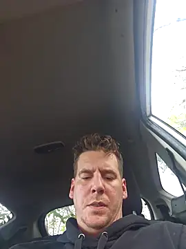 Snapshot of Titanhoott chatting on 11/13/25, 01:10 Titanhoott online show from 11/13/25, 01:10