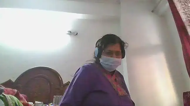 Snapshot of cutiecatty21 chatting on 02/14/25, 11:31 cutiecatty21 online show from 02/14/25, 11:31