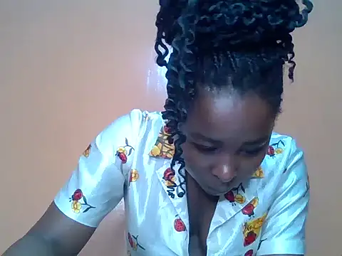 Snapshot of Moonfades chatting on 11/02/25, 08:06 Moonfades online show from 11/02/25, 08:06