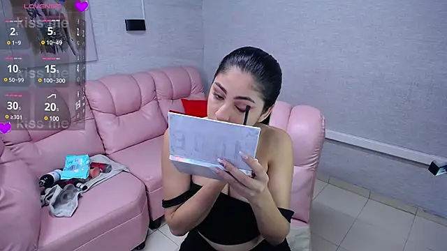 Snapshot of Alaya_cute chatting on 01/20/25, 10:48 Alaya cute online show from 01/20/25, 10:48