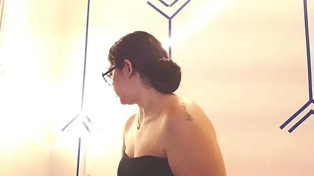 Snapshot of EsmeraldaSantoss chatting on 12/13/24, 01:01 EsmeraldaSantoss online show from 12/13/24, 01:01