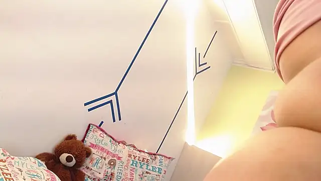 Snapshot of EsmeraldaSantoss chatting on 01/29/25, 03:47 EsmeraldaSantoss online show from 01/29/25, 03:47