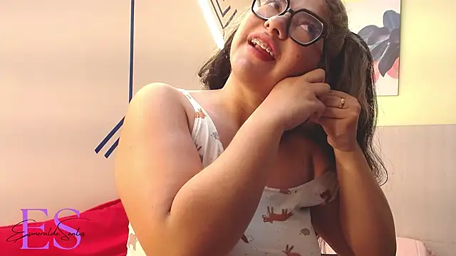 Snapshot of EsmeraldaSantoss chatting on 02/14/25, 08:10 EsmeraldaSantoss online show from 02/14/25, 08:10