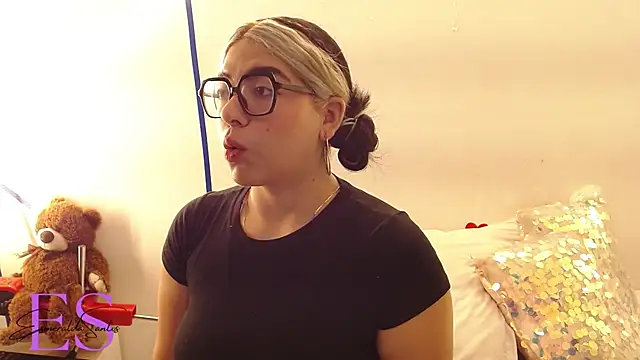 Snapshot of EsmeraldaSantoss chatting on 02/19/25, 12:33 EsmeraldaSantoss online show from 02/19/25, 12:33