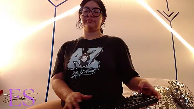 Snapshot of EsmeraldaSantoss chatting on 02/25/25, 12:45 EsmeraldaSantoss online show from 02/25/25, 12:45